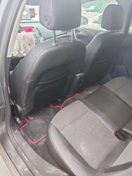 Opel Astra 2010, фото 25