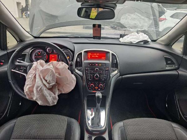 Opel Astra 2010, фото 23