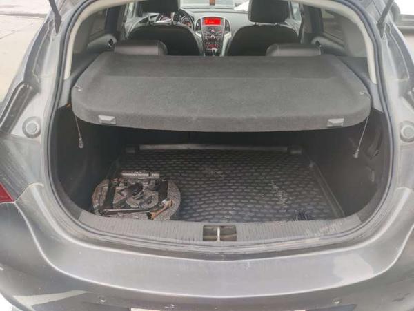 Opel Astra 2010, фото 12