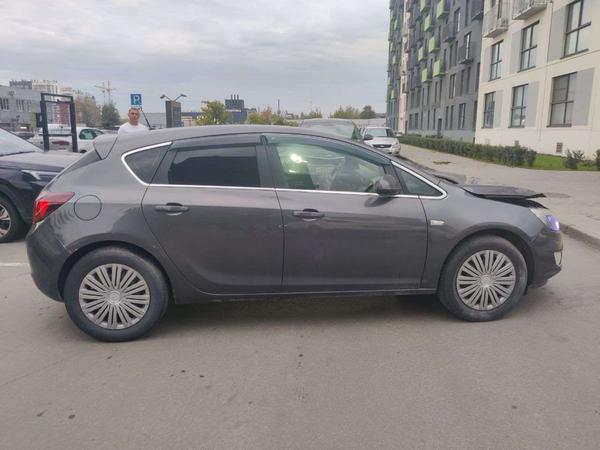 Opel Astra 2010, фото 10