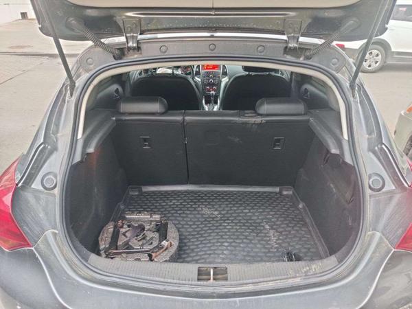 Opel Astra 2010, фото 14
