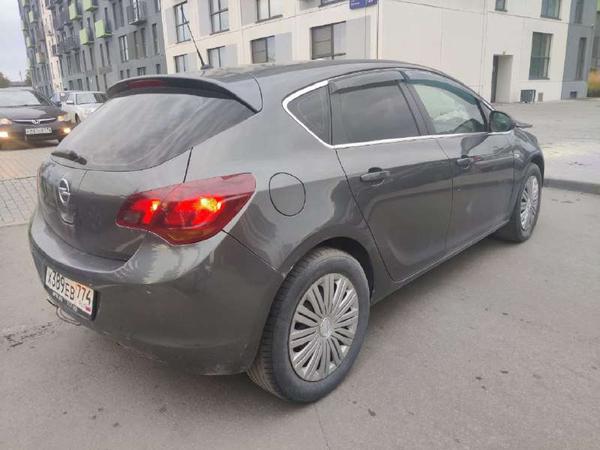 Opel Astra 2010, фото 2