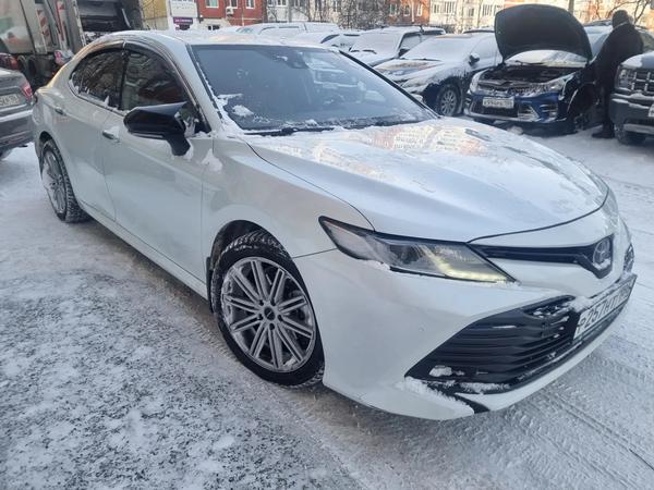 Toyota Camry 2021, фото 3