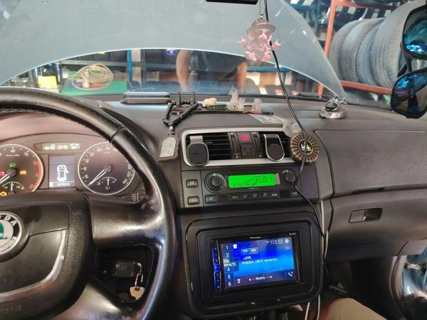 Skoda Fabia 2010, фото 6