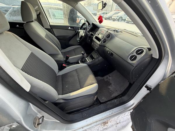 Volkswagen Tiguan 2010, фото 2