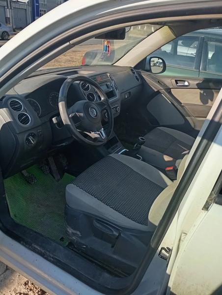 Volkswagen Tiguan 2010, фото 2