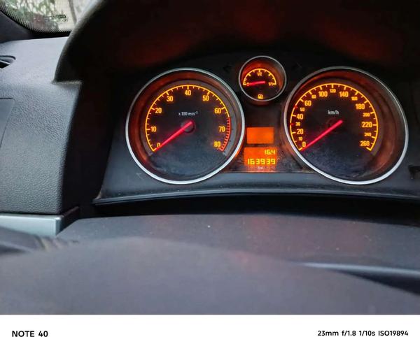 Opel Astra 2010, фото 2