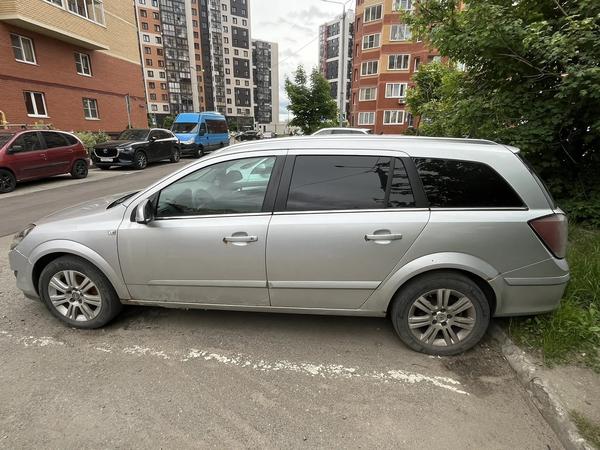 Opel Astra 2011, фото 2