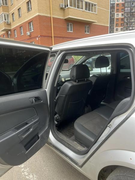 Opel Astra 2011, фото 5