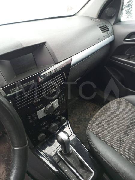 Opel Astra 2012, фото 11