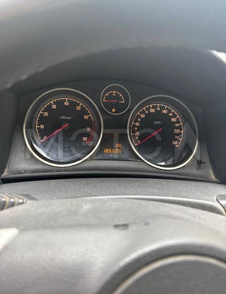 Opel Astra 2010, фото 4
