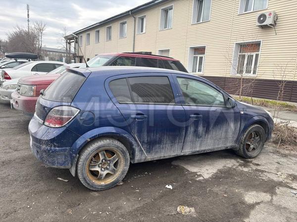Opel Astra 2010, фото 3