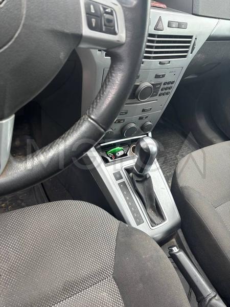 Opel Astra 2010, фото 7