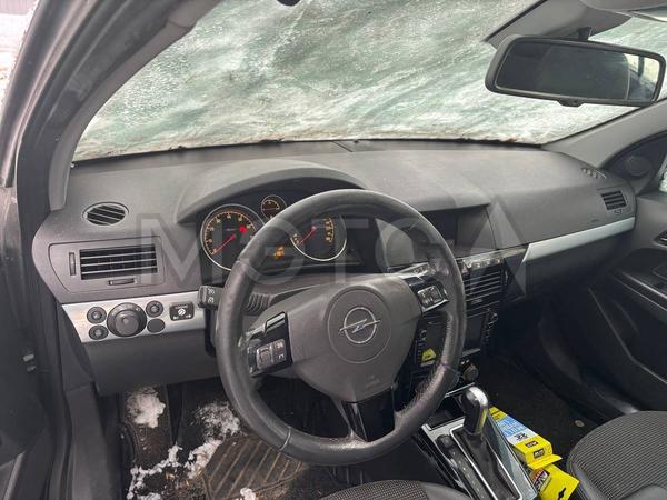 Opel Astra 2011, фото 13