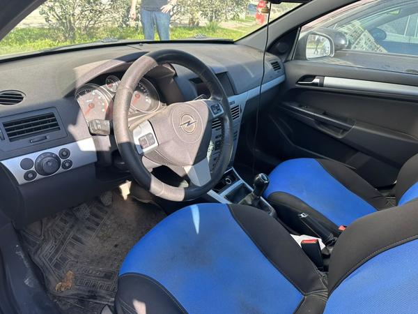 Opel Astra 2011, фото 4