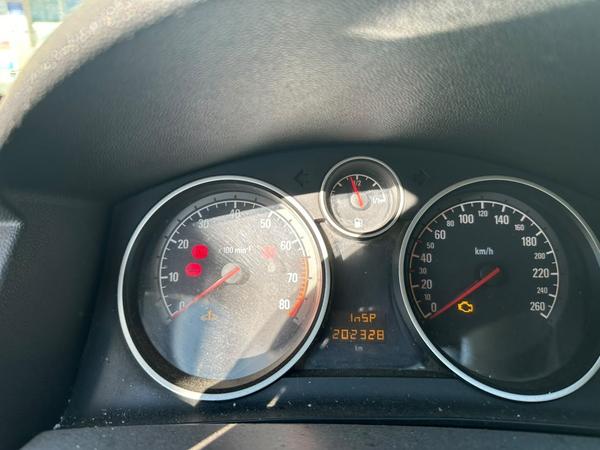 Opel Astra 2011, фото 3