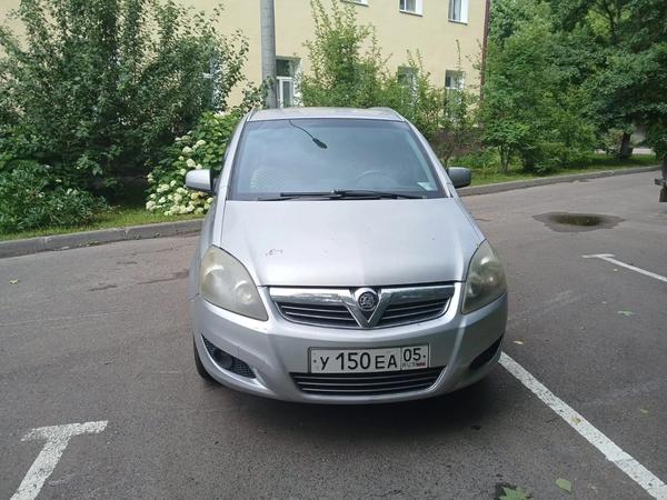 Opel Zafira 2012, фото 10