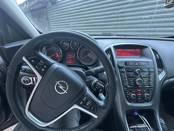 Opel Astra 2012, фото 7