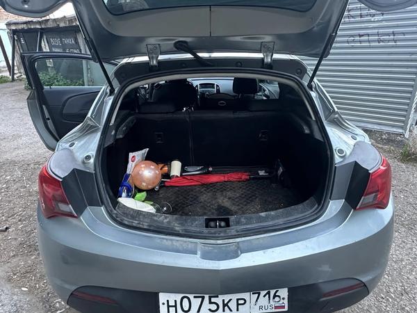 Opel Astra 2012, фото 2
