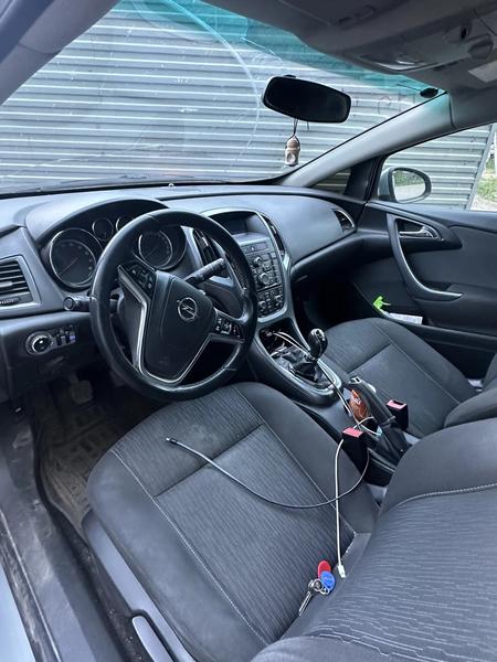 Opel Astra 2012, фото 3