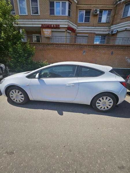 Opel Astra 2013, фото 2