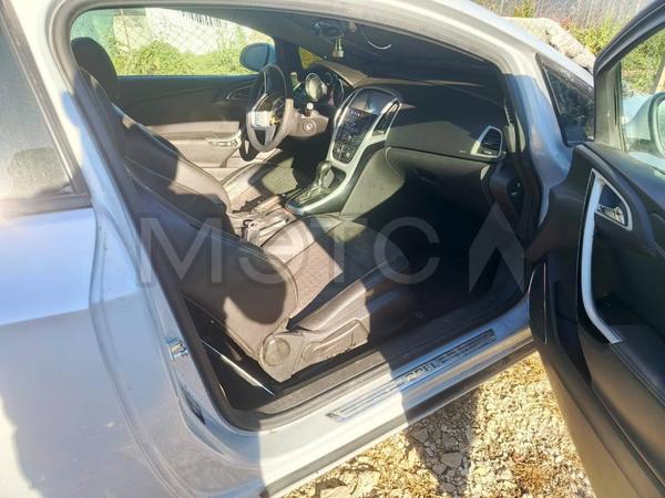 Opel Astra 2012, фото 3