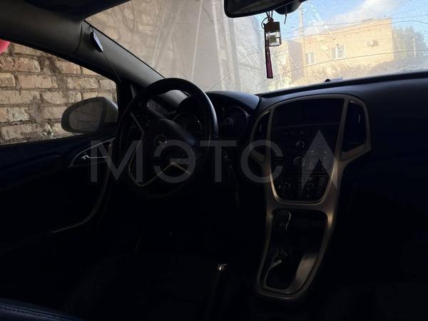 Opel Astra 2012, фото 3