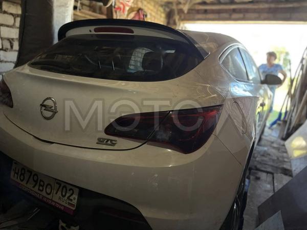 Opel Astra 2012, фото 2