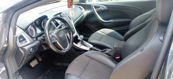 Opel Astra 2012, фото 2