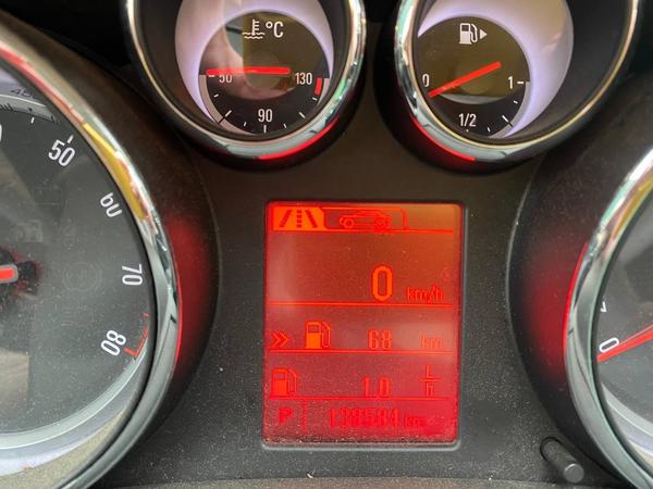 Opel Astra 2013, фото 2