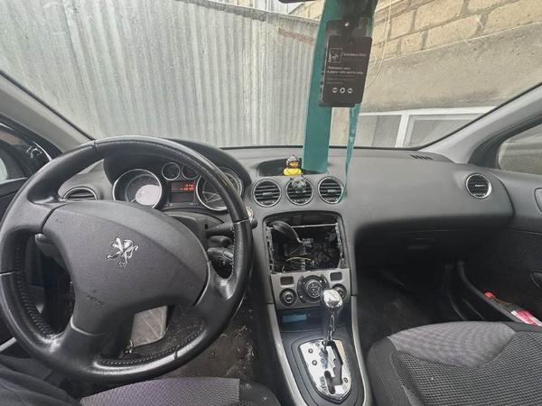 Peugeot 308 2011, фото 6