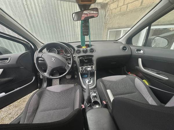 Peugeot 308 2011, фото 23