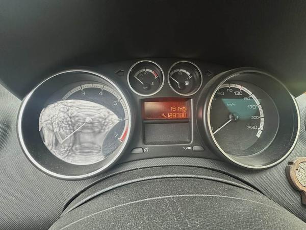 Peugeot 308 2011, фото 11