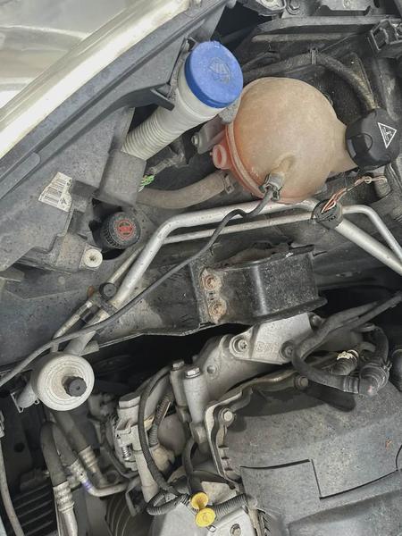 Peugeot 308 2011, фото 25
