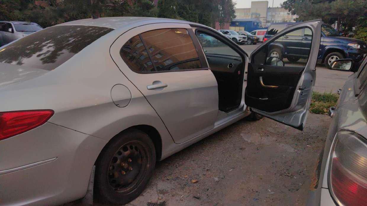 Peugeot 408