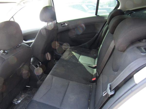 Peugeot 408 2012, фото 29
