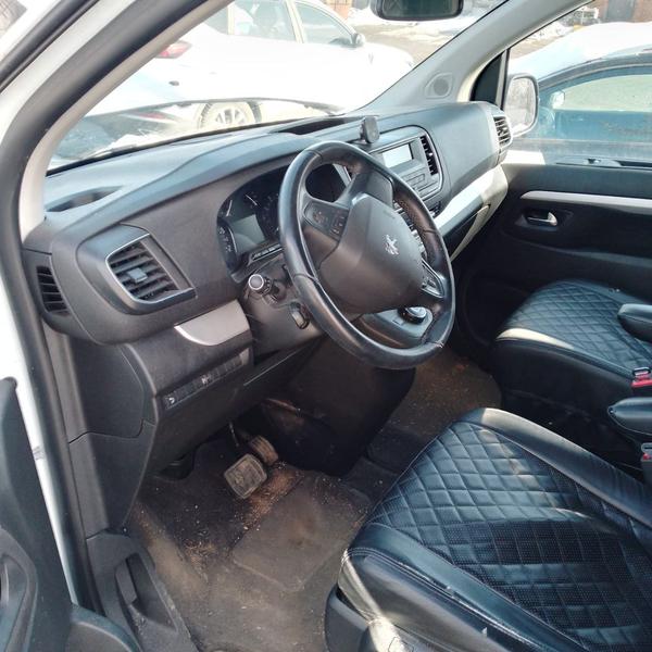 Peugeot Traveller 2021, фото 4
