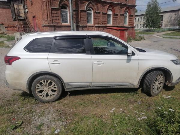Mitsubishi Outlander 2015, фото 2