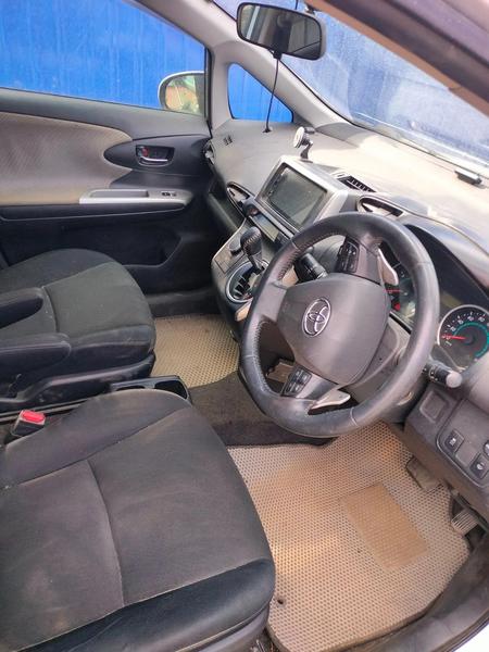 Toyota Wish 2010, фото 3