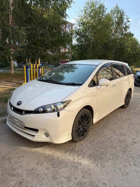 Toyota Wish 2011, фото 2