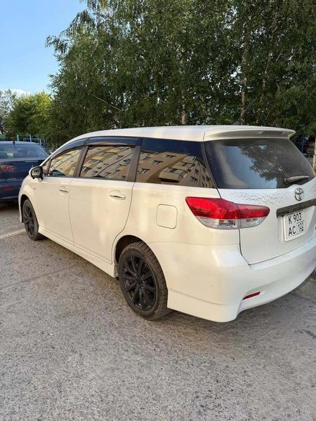 Toyota Wish 2011, фото 4