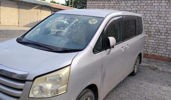 Toyota Noah 2008, фото 7