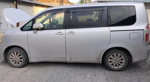 Toyota Noah 2008, фото 8
