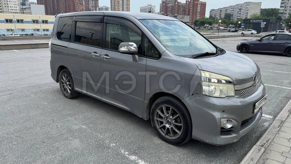 Toyota Voxy 2012, фото 3