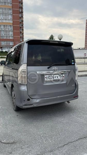 Toyota Voxy 2012, фото 4
