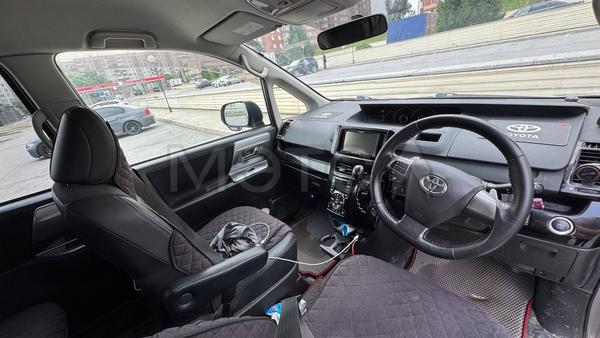 Toyota Voxy 2012, фото 6