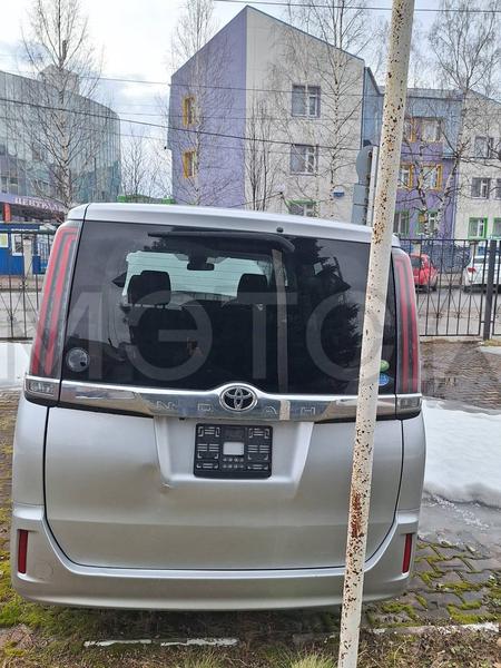 Toyota Noah 2018, фото 5