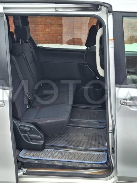 Toyota Noah 2018, фото 4