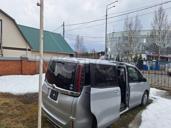 Toyota Noah 2018, фото 11