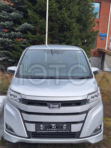 Toyota Noah 2018, фото 3